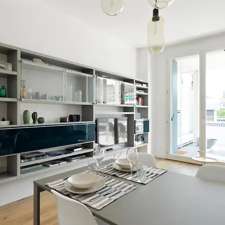 Altido Spacious Apt For 4 With Balcony In Porta Romana Milano