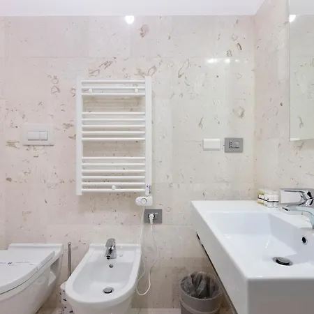 Altido Spacious Apt For 4 With Balcony In Porta Romana Milan